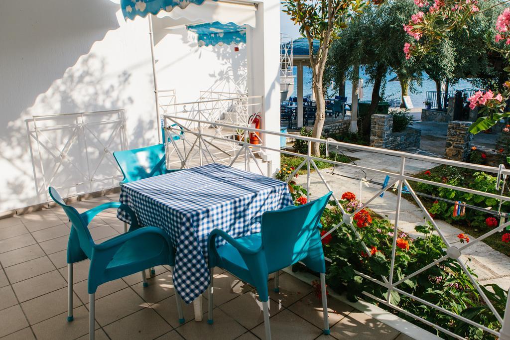 Aparthotel Μeltemi Glífa Esterno foto