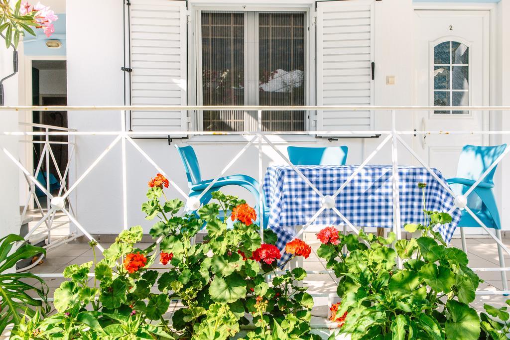 Aparthotel Μeltemi Glífa Esterno foto