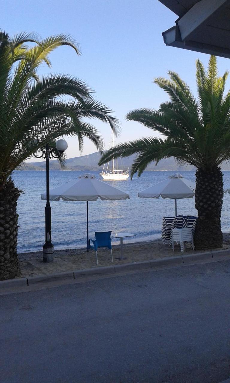 Aparthotel Μeltemi Glífa Esterno foto